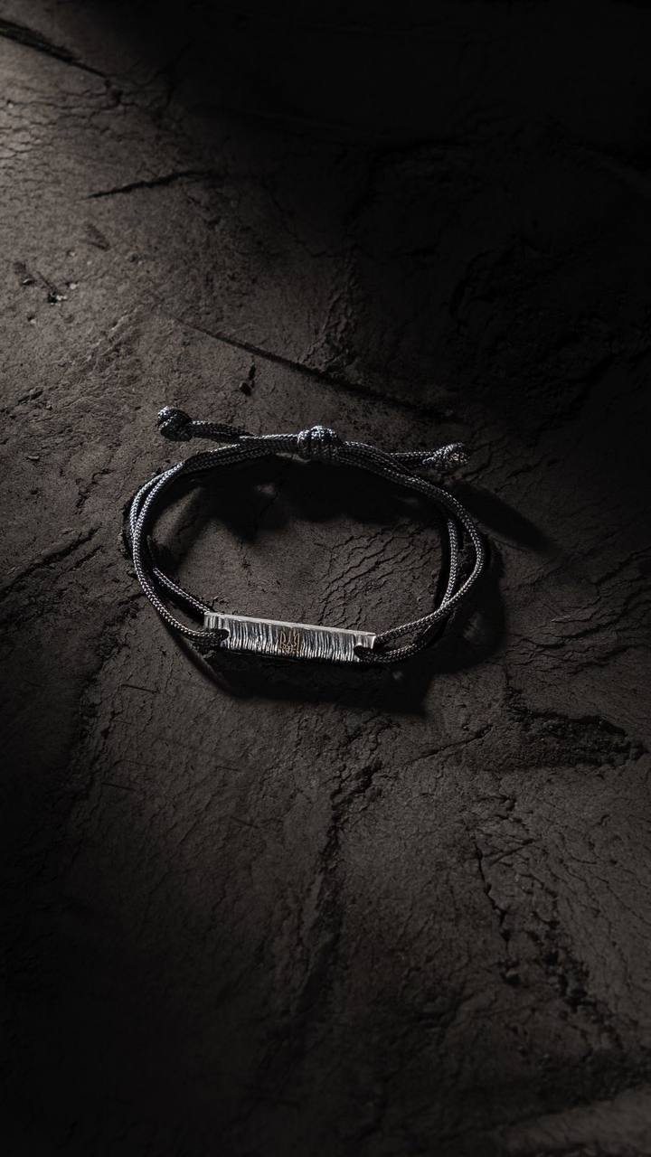 UNITED24 разом із "Метінвест" випустили ювелірні браслети зі сталі "Азовсталі"